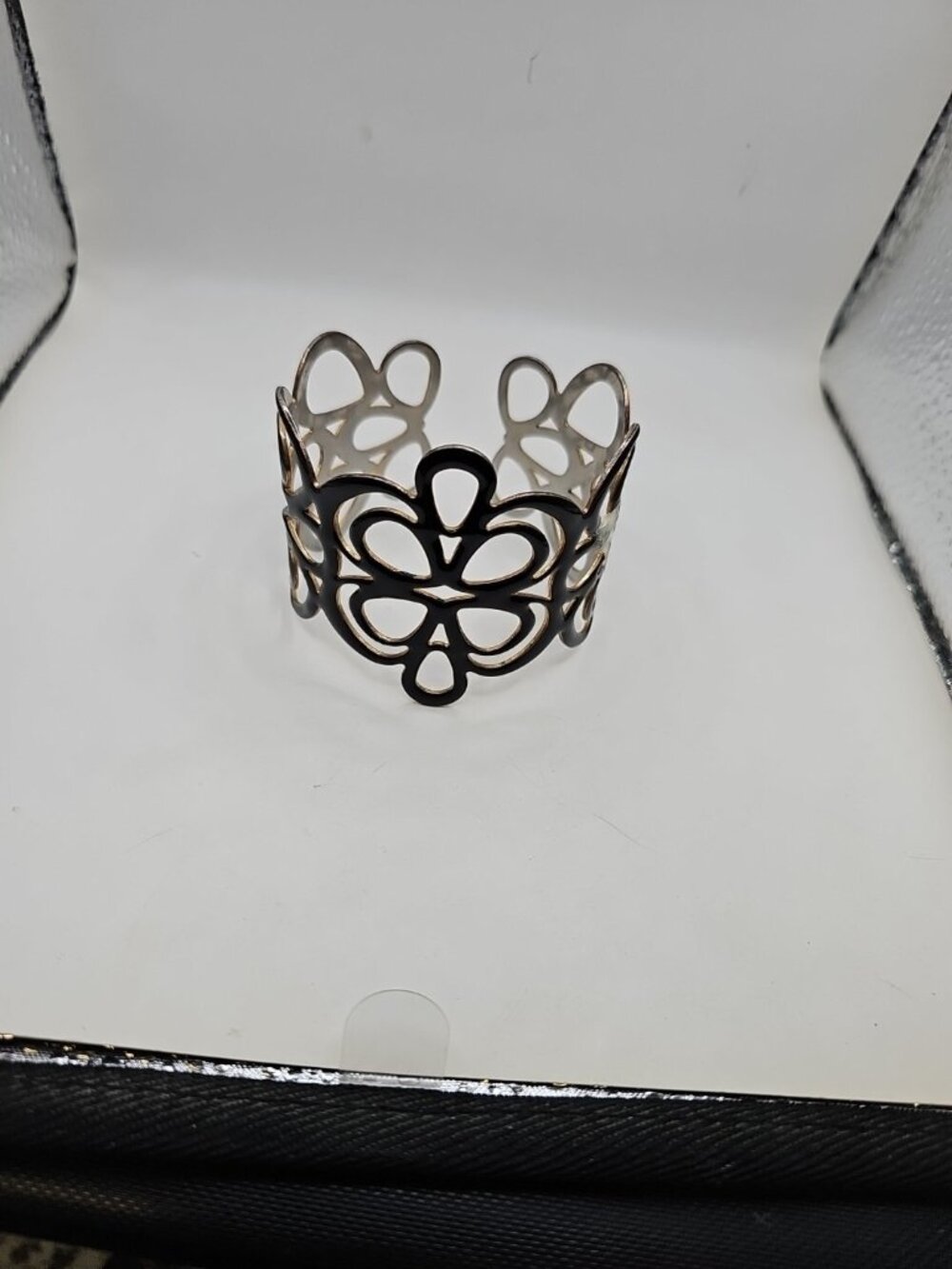 VTG BRACELET  Cuff Chic Black Enamel Silver-tone